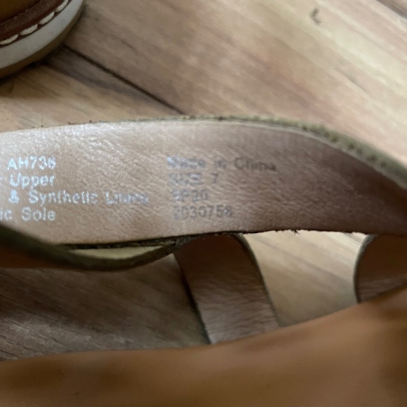 Madewell Aubrey Sandal in Nubuck Leather - Picture 6 of 9